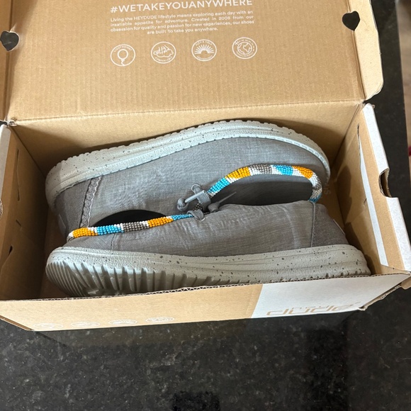 NEW IN BOX - WENDY HEY DUDE - HAND BEADED - SZ 7 - Picture 6 of 15